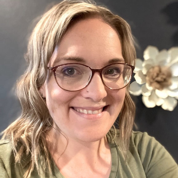 Meet your Posher, Ashley - Picture 2 of 3